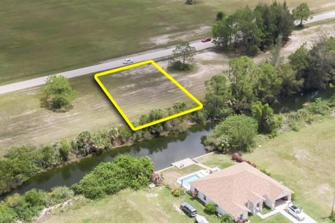 Купить земельный участок в Кейп-Корал, Флорида № 219513 - фото 2