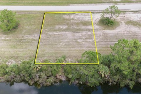 Купить земельный участок в Кейп-Корал, Флорида № 219513 - фото 4