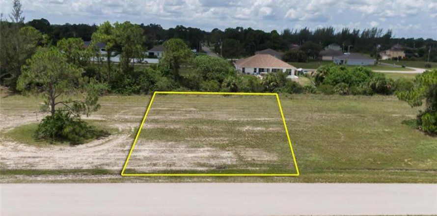 Land in Cape Coral, Florida № 219513