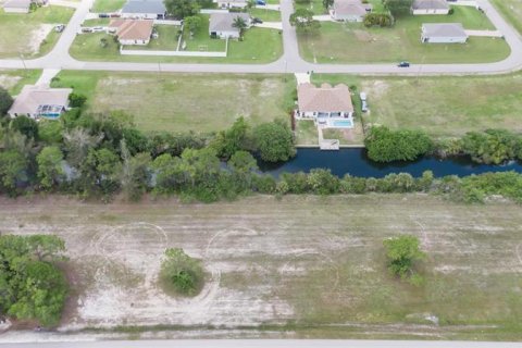 Land in Cape Coral, Florida № 219513 - photo 25
