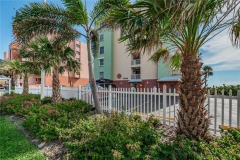 Condominio en venta en Indian Shores, Florida, 1 dormitorio, 83.15 m2 № 1359372 - foto 2