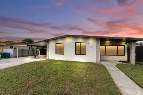 Villa ou maison à vendre à Miami Gardens, Floride: 3 chambres № 1380555 - photo 1