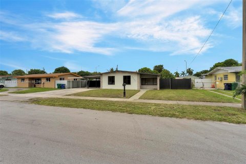 Villa ou maison à vendre à Miami Gardens, Floride: 3 chambres № 1380555 - photo 16