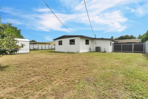 Villa ou maison à vendre à Miami Gardens, Floride: 3 chambres № 1380555 - photo 28