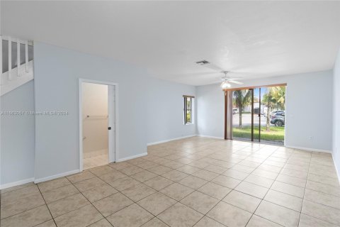 Townhouse in Miramar, Florida 3 bedrooms, 121.33 sq.m. № 1380557 - photo 7