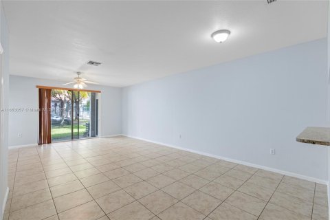 Adosado en venta en Miramar, Florida, 3 dormitorios, 121.33 m2 № 1380557 - foto 6