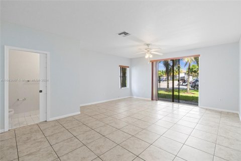 Adosado en venta en Miramar, Florida, 3 dormitorios, 121.33 m2 № 1380557 - foto 9