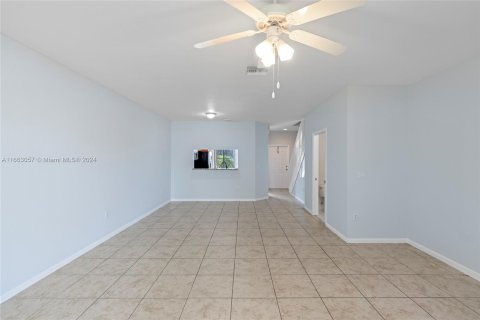 Townhouse in Miramar, Florida 3 bedrooms, 121.33 sq.m. № 1380557 - photo 12