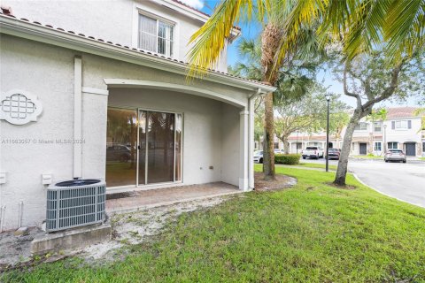 Townhouse in Miramar, Florida 3 bedrooms, 121.33 sq.m. № 1380557 - photo 20