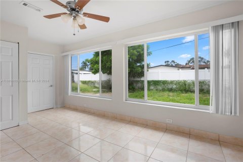 House in West Palm Beach, Florida 3 bedrooms, 136.01 sq.m. № 1380554 - photo 8