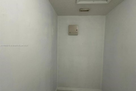 Casa en venta en Miami, Florida, 4 dormitorios, 161.93 m2 № 1380595 - foto 23