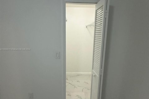 Casa en venta en Miami, Florida, 4 dormitorios, 161.93 m2 № 1380595 - foto 14