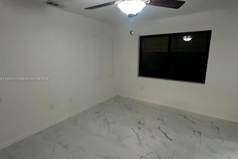 House in Miami, Florida 4 bedrooms, 161.93 sq.m. № 1380595 - photo 20