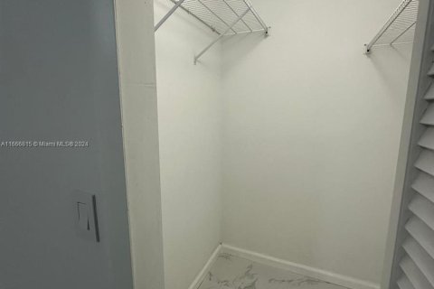 Casa en venta en Miami, Florida, 4 dormitorios, 161.93 m2 № 1380595 - foto 11