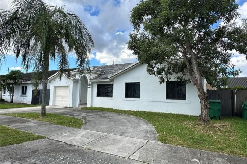 Villa ou maison à vendre à Miami, Floride: 4 chambres, 161.93 m2 № 1380595 - photo 1