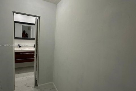 Casa en venta en Miami, Florida, 4 dormitorios, 161.93 m2 № 1380595 - foto 26