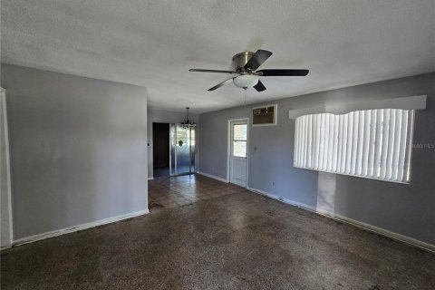 House in Tampa, Florida 3 bedrooms, 110.37 sq.m. № 1429379 - photo 3