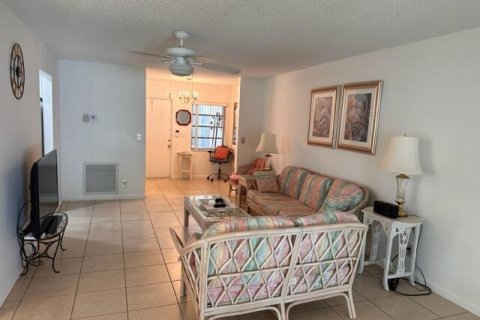 House in Delray Beach, Florida 2 bedrooms, 141.86 sq.m. № 1215980 - photo 12
