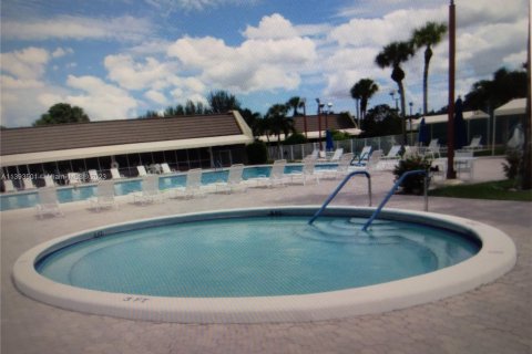 Condominio en venta en West Palm Beach, Florida, 2 dormitorios, 84.08 m2 № 547947 - foto 12