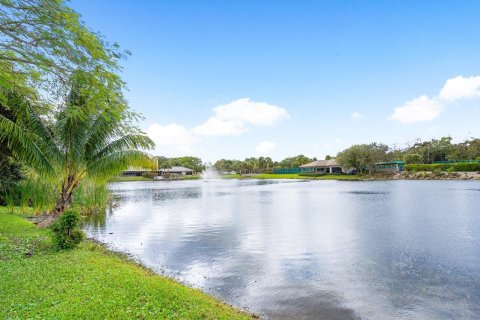 Villa ou maison à vendre à Parkland, Floride: 4 chambres, 370.4 m2 № 936613 - photo 15