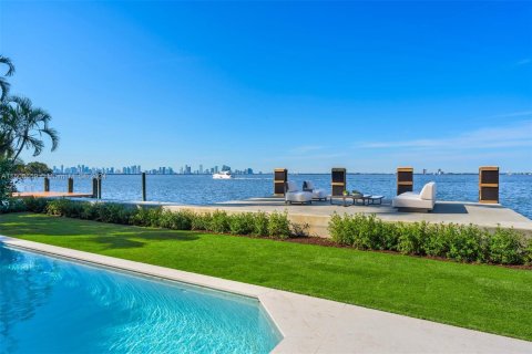 Villa ou maison à vendre à Miami Beach, Floride: 6 chambres, 793.39 m2 № 929591 - photo 2