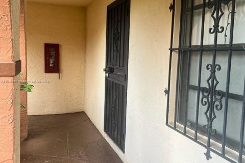 Condo in Hialeah, Florida, 2 bedrooms  № 1320768 - photo 3