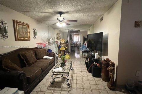 Copropriété à vendre à Hialeah, Floride: 2 chambres, 70.61 m2 № 1320768 - photo 4