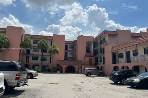 Copropriété à vendre à Hialeah, Floride: 2 chambres, 70.61 m2 № 1320768 - photo 1