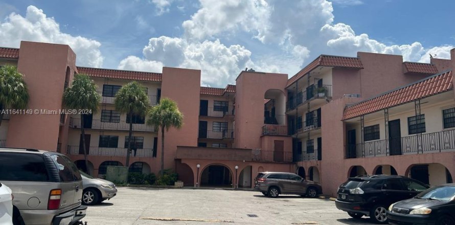 Condo in Hialeah, Florida, 2 bedrooms  № 1320768