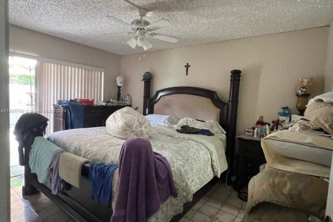 Condo in Hialeah, Florida, 2 bedrooms  № 1320768 - photo 9