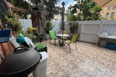 Condo in Hialeah, Florida, 2 bedrooms  № 1320768 - photo 15