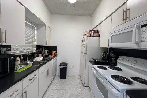 Condominio en venta en Pembroke Pines, Florida, 1 dormitorio, 58.34 m2 № 1320770 - foto 12