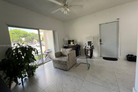 Condominio en venta en Pembroke Pines, Florida, 1 dormitorio, 58.34 m2 № 1320770 - foto 9