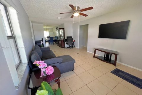 Casa en venta en Dania Beach, Florida, 3 dormitorios, 142.14 m2 № 1294803 - foto 2