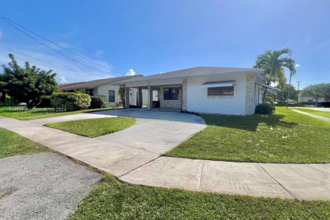 Villa ou maison à vendre à Dania Beach, Floride: 3 chambres, 142.14 m2 № 1294803 - photo 1