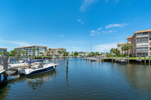 Condo in Delray Beach, Florida, 2 bedrooms  № 1093629 - photo 11