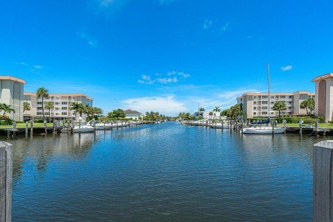 Condo in Delray Beach, Florida, 2 bedrooms  № 1093629 - photo 13