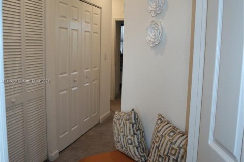 Townhouse in Miami, Florida 3 bedrooms, 157.38 sq.m. № 887666 - photo 17