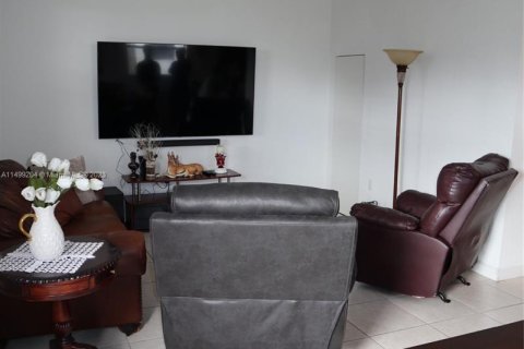 Townhouse in Miami, Florida 3 bedrooms, 157.38 sq.m. № 887666 - photo 9
