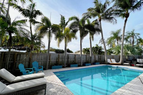 Villa ou maison à vendre à Oakland Park, Floride: 2 chambres № 785398 - photo 1