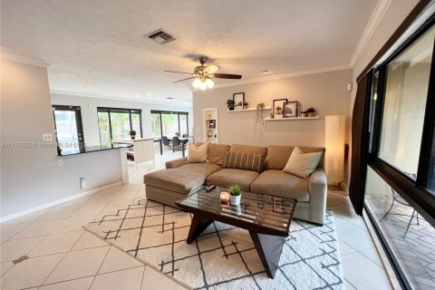 Villa ou maison à vendre à Oakland Park, Floride: 2 chambres № 785398 - photo 3