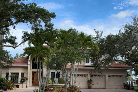 Villa ou maison à vendre à Pembroke Pines, Floride: 3 chambres, 342.44 m2 № 1235675 - photo 2