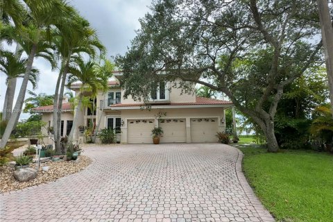 Villa ou maison à vendre à Pembroke Pines, Floride: 3 chambres, 342.44 m2 № 1235675 - photo 6