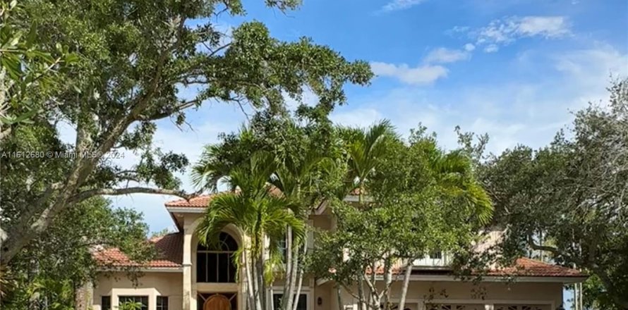 Villa ou maison à Pembroke Pines, Floride 3 chambres, 342.44 m2 № 1235675