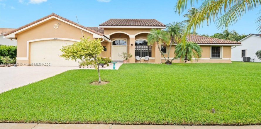 House in Pembroke Pines, Florida 4 bedrooms, 256.41 sq.m. № 1235673