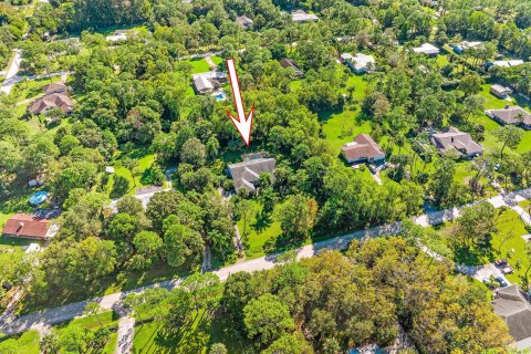 House in Jupiter, Florida 4 bedrooms, 239.69 sq.m. № 1134995 - photo 1