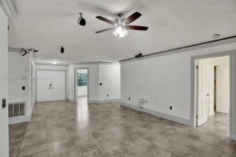 House in Coconut Creek, Florida 3 bedrooms, 133.97 sq.m. № 1330069 - photo 9