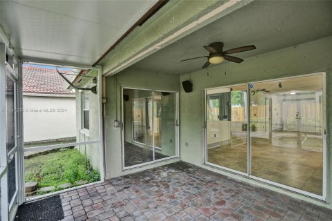 House in Coconut Creek, Florida 3 bedrooms, 133.97 sq.m. № 1330069 - photo 30