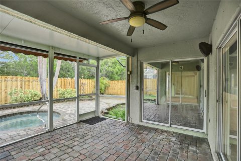 House in Coconut Creek, Florida 3 bedrooms, 133.97 sq.m. № 1330069 - photo 29