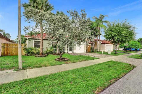 House in Coconut Creek, Florida 3 bedrooms, 133.97 sq.m. № 1330069 - photo 2